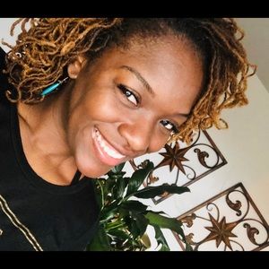 Meet your Posher, Naomi